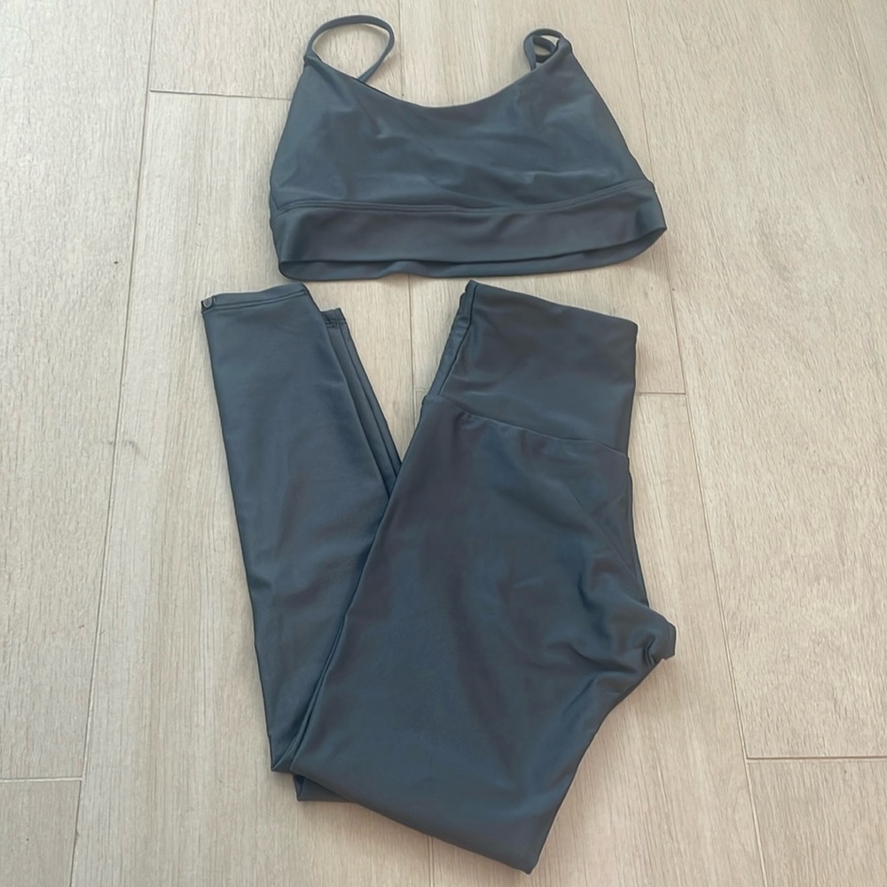 Onzie gray set.